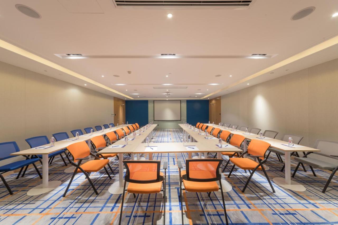 Holiday Inn Express Shanghai Jiading Center By Ihg ภายนอก รูปภาพ